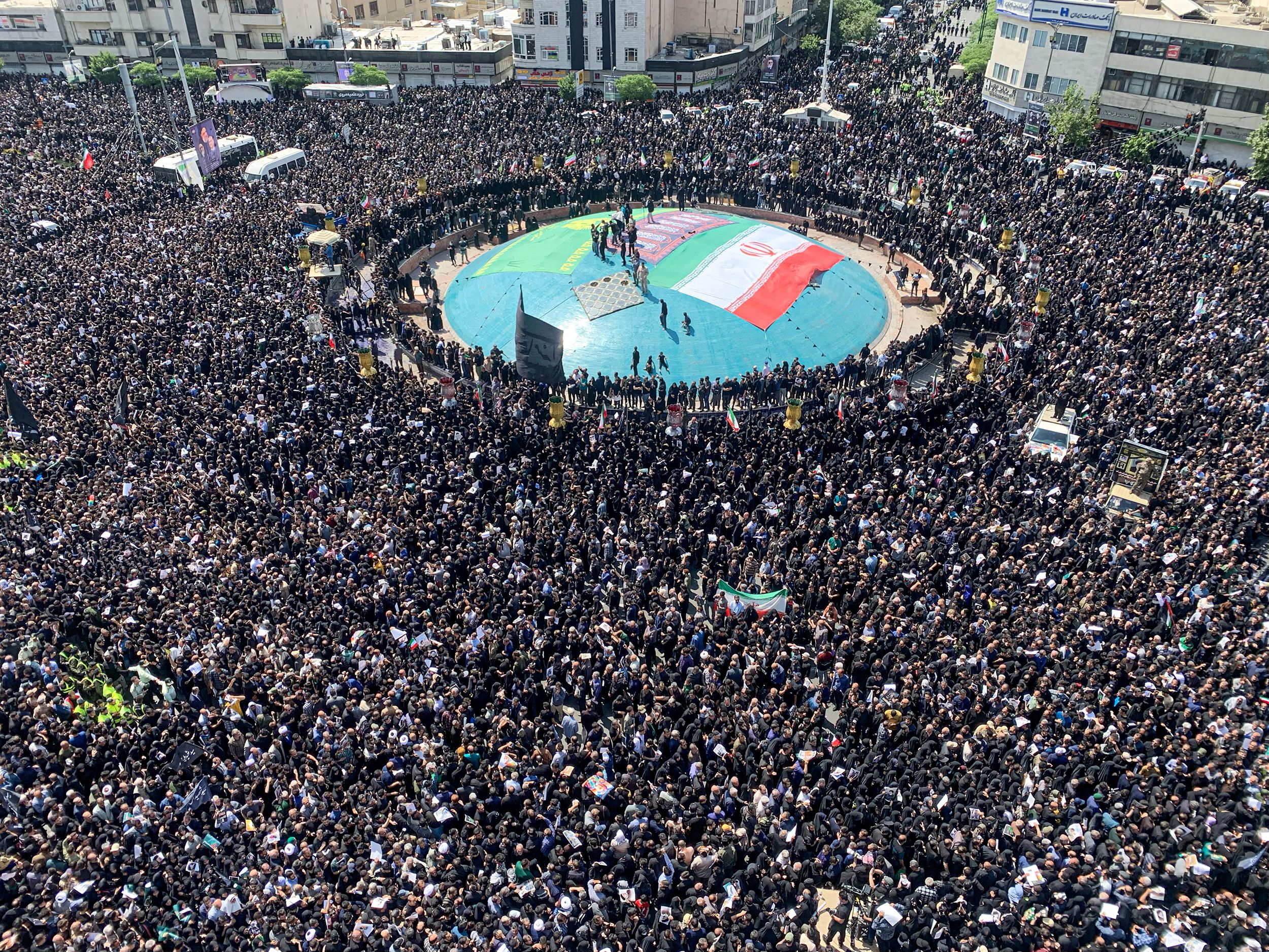 Iran : des millions de personnes défilent à Téhéran pour les funérailles d'Ali Khamenei